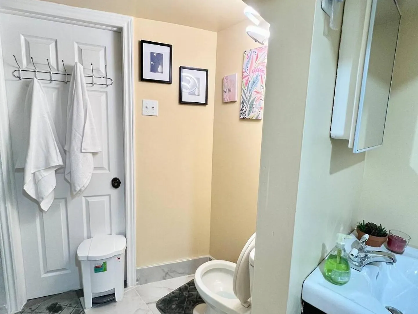 Holiday home K9 Room Near Airport Mississauga