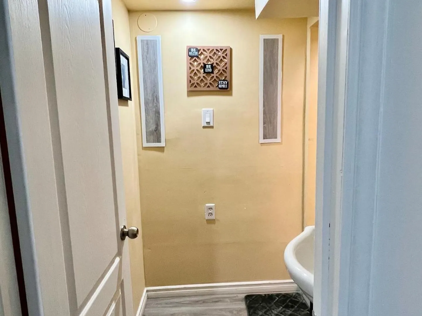 K9 Room Near Airport Mississauga Canada