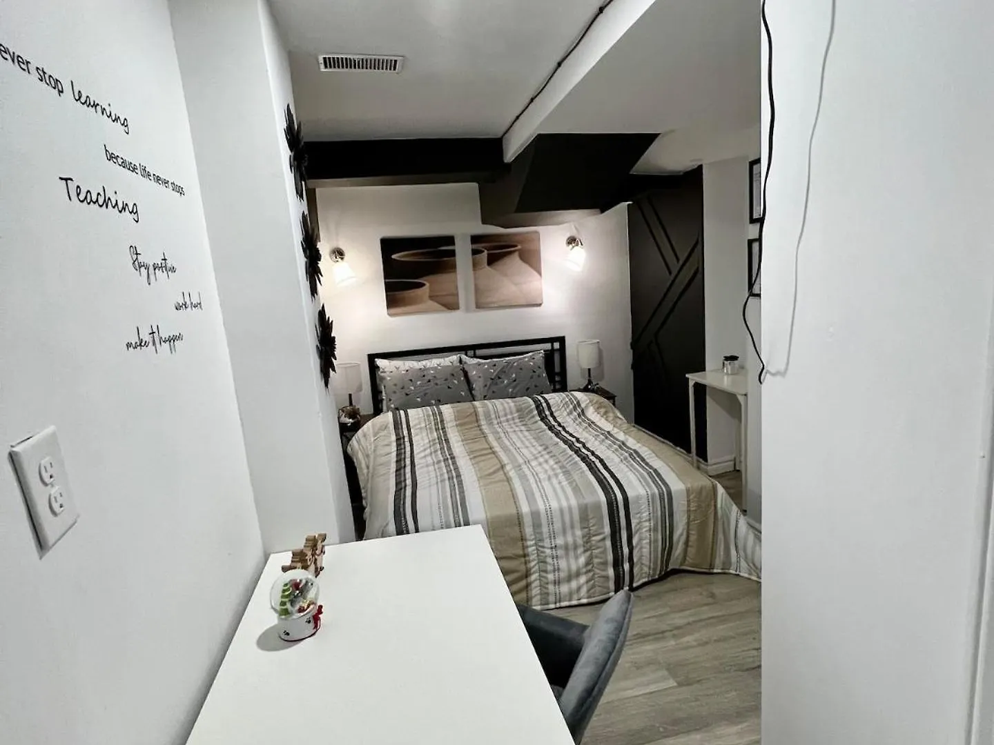 K9 Room Near Airport Mississauga Canada