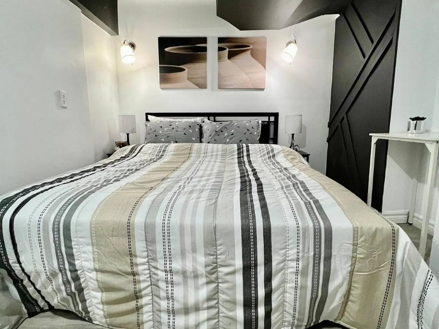 K9 Room Near Airport Mississauga 0*,  Canada